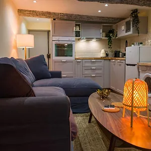 Vieille Neuf Et Cosy, Deux Chambres, 6 Couchages Appartement